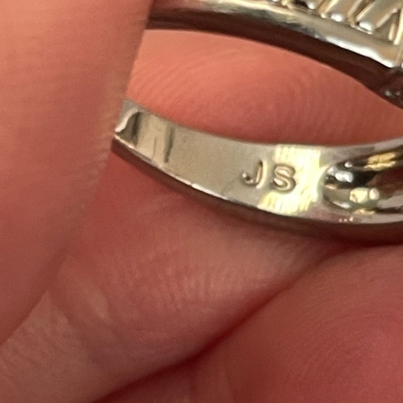 Peach rhinestone and cubic zirconia ring. Stamped JS. Size 6.75 - Picture 7 of 8